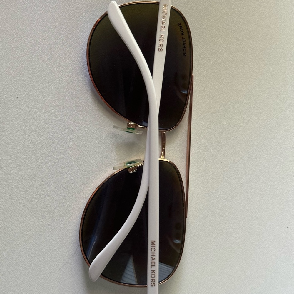 MICHAEL KORS Sunglasses 
MK5007 Hvar - Picture 7 of 9